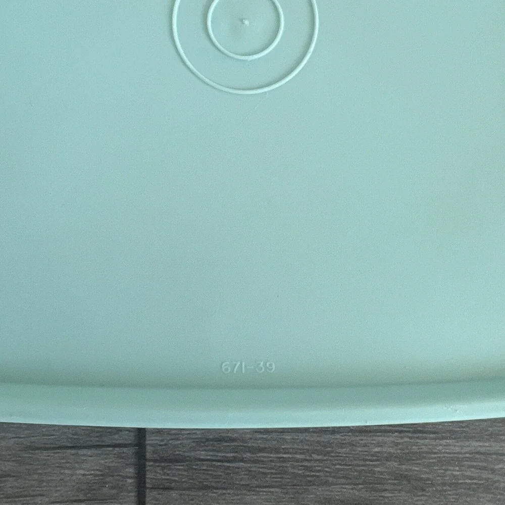 Tupperware 671-39 Replacement Lid Square-A-Way Sandwich Keeper Vintage‎